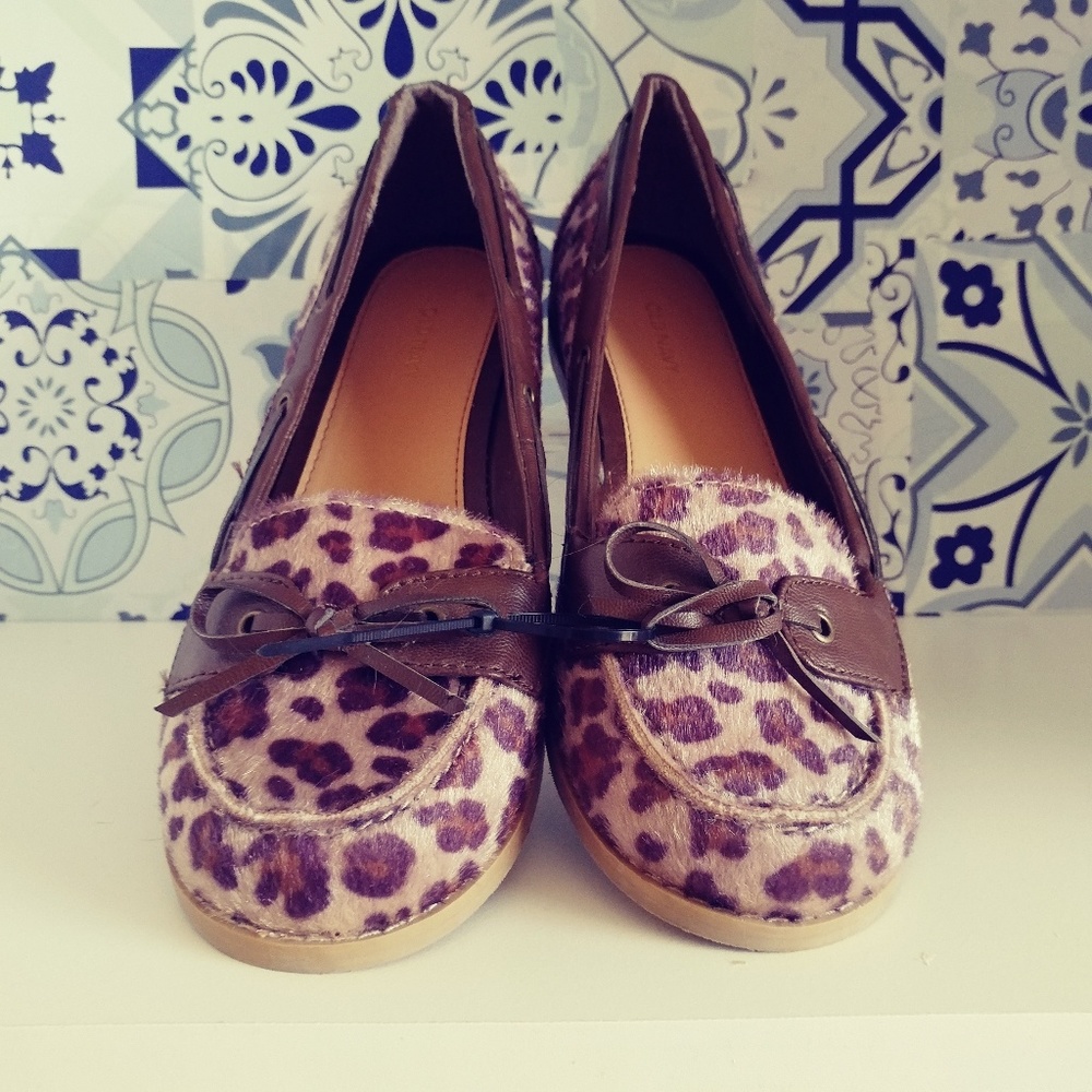 Very cute leopard print boat shoes/loafer